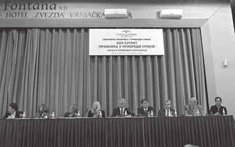 Након што су представљени национални извештаји учесника, професор др Поповић је, заједно са Јенсом Бамелом, дугогодишњим генералним секретаром Међународног удружења издавача (IPA), предложио решења