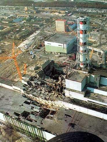 Κεφάλαιο 4 43 Σχ.4.4 Εικόνα από το πυρηνικό συγκρότημα του Τσερνομπίλ μια μέρα μετά το ατύχημα 4.3.2 Πυρηνικό ατύχημα στο Three Mile Island Ο σταθμός παραγωγής ηλεκτρικού ρεύματος του Three Mile Island (σχήμα 4.