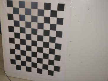 Το πρόγραμμα δέχεται εικόνες σκακιέρας που έχουν ληφθεί υπό διαφορετικές γωνίες,
