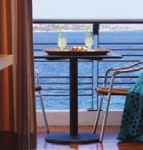 SPETSES Hotel 4* Σπέτσες ΤΟΠΟΘΕΣΙΑ: Βρίσκεται μόλις 10 από το λιμάνι και κέντρο του νησιού την Ντάπια, σε μια μοναδική τοποθεσία της ακτογραμμής, με ιδιωτική παραλία.