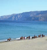 ΔΙΑΜΟΝΗ: Κουζίνα (ορισμένα μόνο ψυγείο), πιστολάκι μαλλιών, μπαλκόνι, χρηματοκιβώτιο, σύνδεση στο internet και WIFI χωρίς χρέωση, τηλεόραση, aircondition, τηλέφωνο.