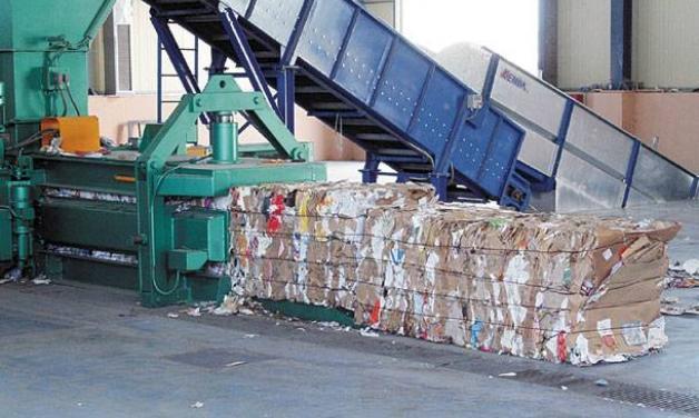 , 2011b). (α) (β) (γ) Εικόνα 2.6: Διεργασίες διαχείρισης κατασκευαστικών αποβλήτων (Credit Union Magazine, 2008). 2.3.