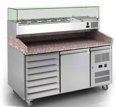 Ανοξείδωτο ψυγείο πίτσας KARAMCO. Τεχνικά χαρακτηριστικά: Χωρητικότητα πόρτας GN1/1. Επιφάνεια με γρανίτη. Ψύξη: +2/+8 C. Στατική ψύξη με βεντυλατέρ. FREON R134A. Ενσωματωμένο ψυκτικό μηχάνημα aspera.