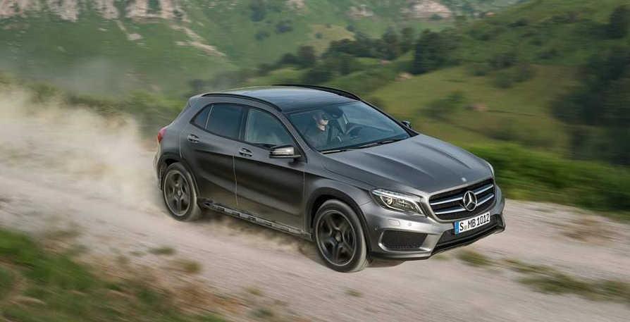 Mercedes GLA H 4 η εκδοχή αμαξώματος του νέου προσθιοκίνητου πλαισίου της Mercedes και το 5 ο και μικρότερο SUV στη γκάμα της. Μήκος λίγος πάνω από τα 4,40 μέτρα ύψος κάτω από το 1,50.