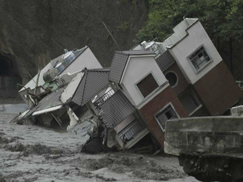 Καταστροφές από τις πλημμύρες Οι πλημμύρες συχνά προκαλούν ζημιές σε σπίτια και