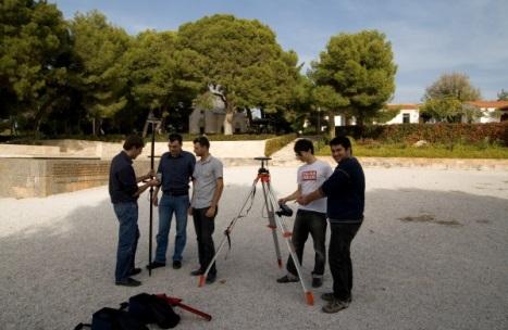 Η ΕΠΙΓΕΙΑ ΤΡΙΣΔΙΑΣΤΑΤΗ ΣΑΡΩΣΗ LASER Η διαδικασία Η Φάση 2 αποτελείται από εργασίες πεδίου και περιλαμβάνει την επιλογή θέσεων σάρωσης, την τοποθέτηση τεχνητών στόχων επί του αντικειμένου ή γύρω από