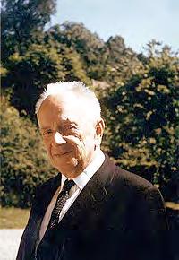 Το 1937 o Ρώσος γενετιστής και εξελικτικός Theodosius Dobzansky (1900-1975), εξόριστος στην