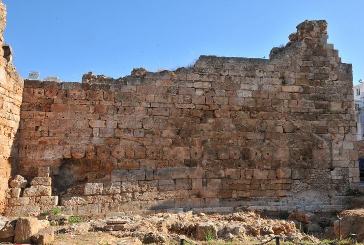 Η ανέγερση των παλαιών και νέων ανακτόρων της Κνωσού, της Φαιστού, των Μαλίων και της