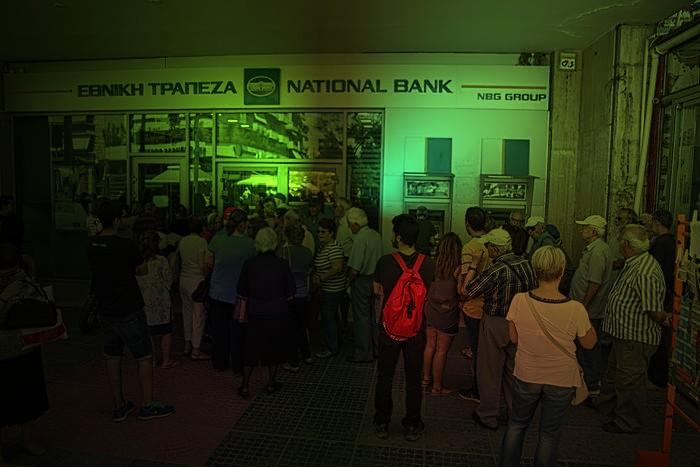 αυστηρότερα οικονομικά μέτρα για τη χώρα μας δίχως την διενέργεια δευτέρου δημοψηφίσματος. 2.2 CAPITAL CONTROLS Η πρόταση συμφωνίας έγινε την Πέμπτη 25 Ιουνίου του 2015 και απορρίφτηκε την ίδια ημέρα.