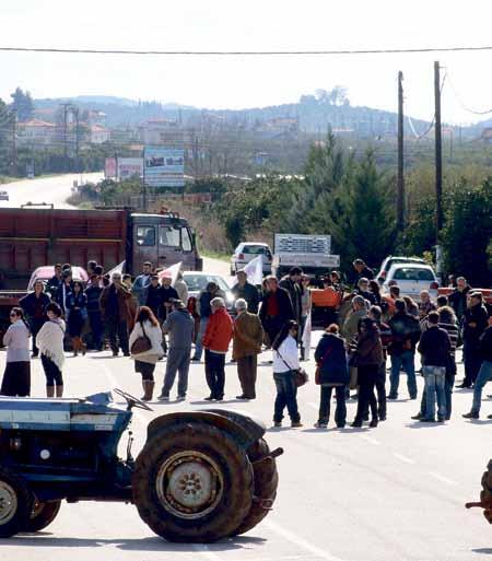 12 αφιερωμα: αγροτεσ Μας μεταχειρίζονται σαν πολίτες - εργαζομένους γ κατηγορίας Οι Ενώσεις καλύπτουν τις ανάγκες των συναδέλφων στα μπλόκα των αγροτών!