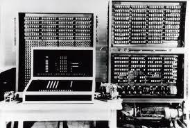 Ζ3, 1941 Eίναι ο πρώτος προγραμματισμένος υπολογιστής του κόσμου. Kατασκευάστηκε με 2.200 ηλεκτρονόμους.