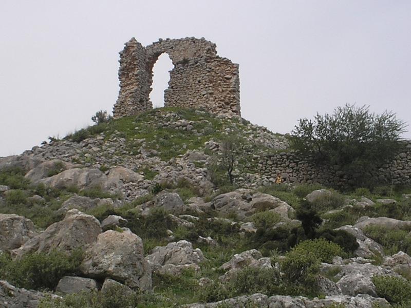 Η νότια είσοδος του κάστρου (Κουλάς) με τον