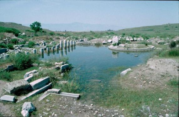 Β αποικισμός O Β αποικισμός, το φαινόμενο της εξάπλωσης του Ελληνισμού στο σύνολο σχεδόν του μεσογειακού χώρου, από το 800 ως το 500 π. Χ. περίπου, δεν βρήκε αμέτοχη την ελληνική Μικρά Ασία.