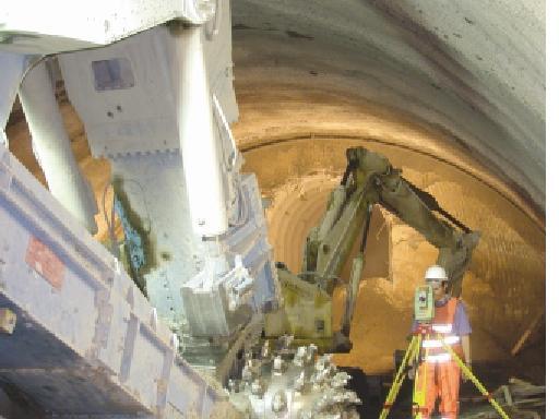 Ευελιξία: Ενώ ένα TBM µπορεί να δηµιουργήσει µόνο µια κυκλική διατοµή συγκεκριµένης διαµέτρου, τα Roadheaders µπορούν να παράγουν µια µεγάλη ποικιλία µεγεθών