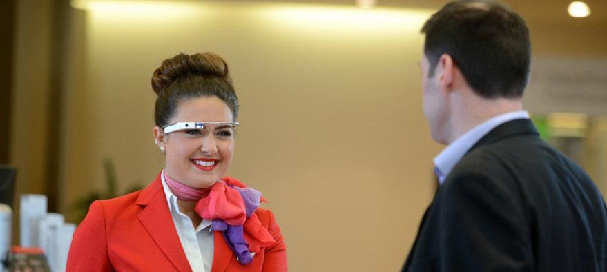 Παραδείγματα Problem Solving Χρήση Google Glasses από αεροσυνοδό της Virgin,