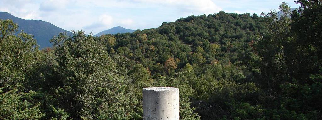 της ορειχάλκινης πλακέτας που χρησιμοποιείται για τη σήμανση του βάθρου.