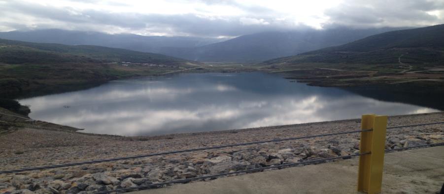 Εικόνα 2: Η τεχνητή λίμνη του Φράγματος Αποσελέμη Εικόνα 3: Η Μονάδα Επεξεργασίας Νερού του Αποσελέμη Φράγμα Ποταμών Ρεθύμνου Το Φράγμα Ποταμών ολοκληρώθηκε το 2008 από τον πρ.
