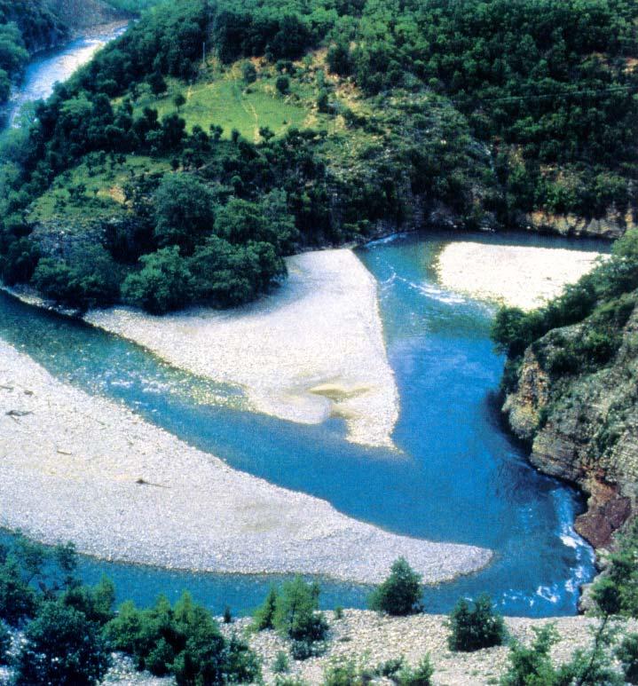 River Habitat Survey (RHS) River Habitat Survey (RHS) Μέθοδος χαρακτηρισμού και αξιολόγησης της ποιότητας των ποταμών με βάση τη φυσική τους δομή Μια αξιολόγηση RHS περιέχει τέσσερα στοιχεία: 1.