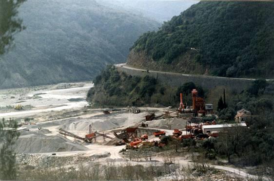 ΠΕΡΙΒΑΛΛΟΝΤΙΚΗ ΠΙΕΣΗ Εγκιβωτισμός κοίτης Ευθυγράμμιση κοίτης Επεξεργασία & λήψη αδρανούς υλικού