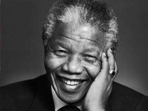 Nelson Mandela Εμβληματική μορφή του αγώνα για την εξάλειψη των ανισοτήτων και των διακρίσεων, φυλακισμένος για 27 χρόνια προτού γίνει ο πρώτος μαύρος πρόεδρος της Νοτίου Αφρικής στις πρώτες εκλογές
