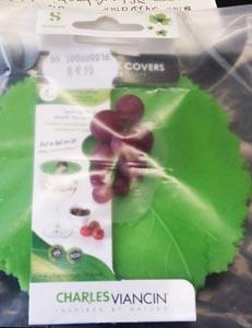 Grape drink cover #5205EU 3700527510859 Περιγραφή: Κάλυµµα ποτού σε σχήµα πράσινου, κυκλικού φύλλου µε ένα µικρό τσαµπί σταφύλι στην