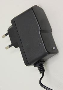 II, IPX0. Έξοδος: DC 4.2V, 1000mA 7332844209299 συµµορφώνεται µε τις απαιτήσεις της Οδηγίας για τη Χαµηλή Τάση και το σχετικό Ευρωπαϊκό πρότυπο EN 60335. Περιγραφή: Φακός κεφαλής µε τρεις λάµπες.