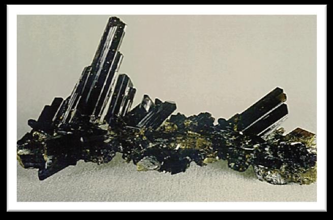 Ca2(Fe,Al)Al2(SiO4)(Si2O7)O(OH) Εικόνα 2