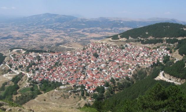 Τα περιαστικά Δάση των οικισμών με αναδασώσεις Μαύρης Πεύκης στους Οικισμούς όπως το Λιβάδι