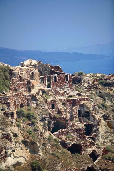 χ. δρόμος, στοά, γέφυρα κ.λπ). Αυτές οι ιδιοκτησίες παρατηρούνται επίσης στο νησιωτικό ελλαδικό χώρο, λόγω του έντονου αναγλύφου και των μεγάλων υψομετρικών διαφορών μεταξύ γειτονικών ιδιοκτησιών.