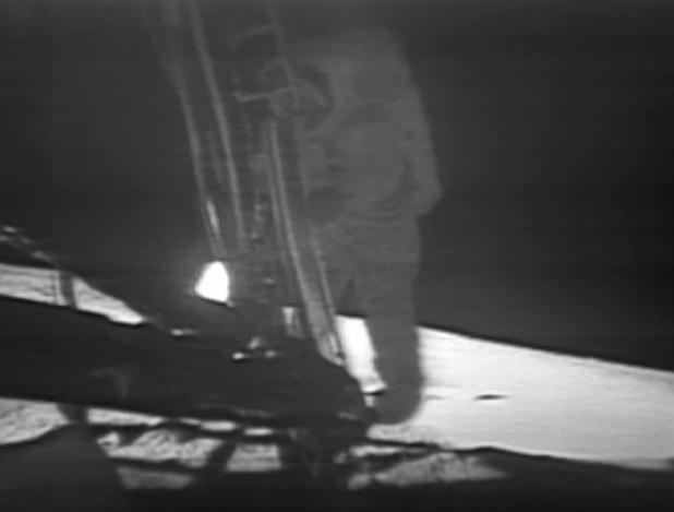 Πέθανε στις 25-8-2012 σε ηλικία 82 ετών ο Νηλ Άρμστρονγκ Ο Αμερικανός αστροναύτης Νηλ Άρμστρονγκ, ο πρώτος άνθρωπος που πήγε στο φεγγάρι, πέθανε σε ηλικία 82 ετών, μετέδωσαν μέσα ενημέρωσης των ΗΠΑ.