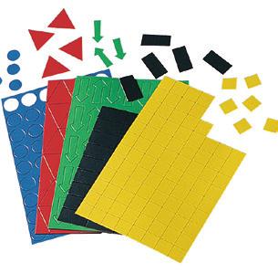 schwarzen magnetischen Namenschildern 1x5 cm und 1.200 cm Magnetband auf Rolle 10 mm breit (100 cm pro Rolle), verteilt auf 6 verschiedene Farben.