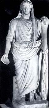 Εικόνα 7: Ανδριάντας του Αδριανού στην Πέργαμο.