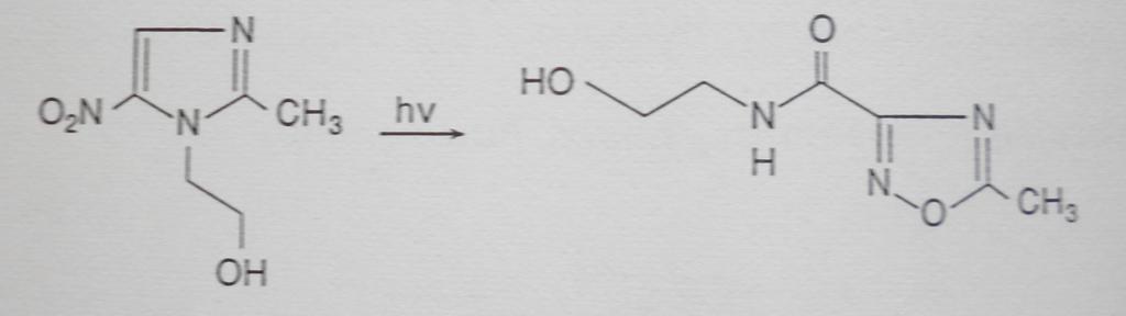 -Μετρονιδαζόλη Η φωτοχημική μετατροπή του αντιμικροβιακού παράγοντα λαμβάνει χώρα σχεδόν