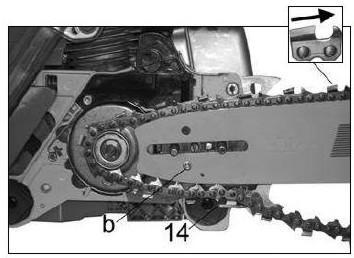 V prípade použitých píl očistiť plochu na priloženie lišty a výstup oleja. Skrutkou určenou na napínanie reťaze (13) nastaviť napínací čap (b) trocha doľava až asi 1 cm pred doraz.