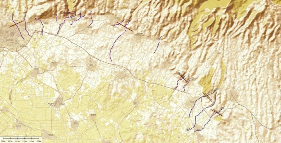 Οι κοιλάδες βρίσκονται ανώτερα υψομετρικά από τα υψόμετρα των ρηξιγενών πρανών που τις τέμνουν.