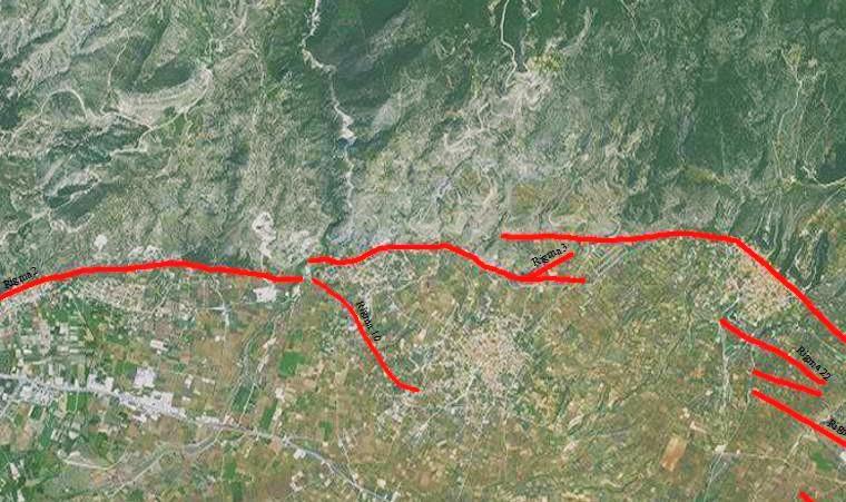 Νότια, με συνολικό μήκος ρηγμάτων 6,5 km. Σέρρες Επτάμυλοι ` Εικόνα 106 Κλάδος Σερρών. 6.4.2 Κλάδος Επταμύλων Αγ. Πνεύμα. Ο κλάδος εκτείνεται από την κοινότητα Επταμύλων μέχρι και την κοινότητα Αγ.