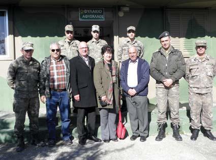 5 ΕΠΙΣΚΕΨΗ ΔΗΜΟΥ ΛΑΠΗΘΟΥ ΣΤΟ ΦΥΛΑΚΙΟ ΑΦΥΣΑΛΛΟΣ Tην Τρίτη, 20 Δεκεμβρίου 2016, αντιπροσωπεία του Δήμου Λαπήθου επισκέφθηκε το ακριτικό φυλάκιο «ΑΦΥ- ΣΑΛΛΟΣ», που βρίσκεται στην