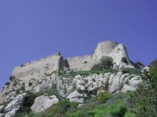 Εισαγωγή Το φρούριο της Καντάρας αποτελεί ένα από τα τρία σημαντικά κάστρα κτισμένα πάνω στην οροσειρά του Πενταδάκτυλου στην επαρχία Αμμοχώστου στην κατεχόμενη Κύπρο.