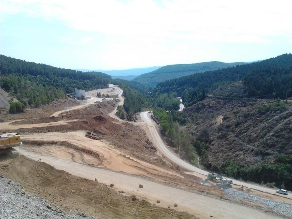 είναι κατάλληλη για την απόθεση των τελμάτων και των στείρων επειδή οι αμφιβολίτες αποτελούν ένα υδραυλικό αδιαπέραστο φράγμα εμποδίζοντας έτσι τις διηθήσεις του στρώματος των εδαφών προς το πάτωμα