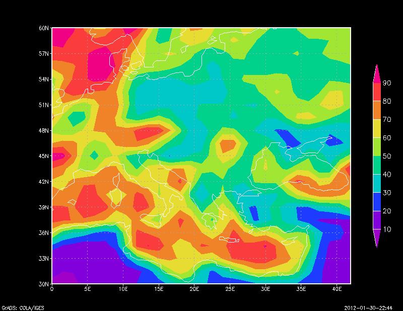 2 µm στην Ευρώπη, ο αεροχείµµαρος διασχίζει τις κεντρικές και βόρειες περιοχές της ηπείρου (πορτοκαλί βέλη) όπως φαίνεται και η µεγάλη βαθµίδα υγρασίας.