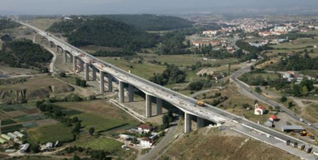 μεσόβαθρα, τα ακρόβαθρα και τα μεταβατικά επιχώματα.