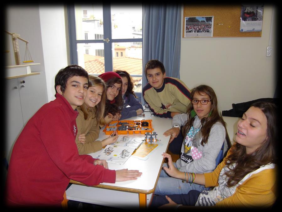 Έπειτα κάναμε μια παρουσίαση στους μαθητές για να τους ενημερώσουμε τι είναι τα Lego Mindstorms.