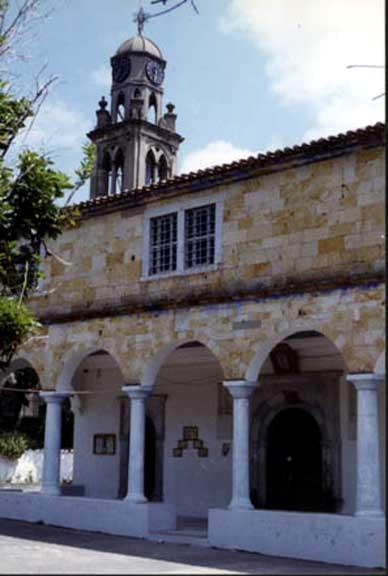 ΆγιοςΕρμόλαος Το 1795 στον Παλαιόκηπο άρχισε η ανοικοδόμηση εκ θεμελίων του μεγάλου τρίκλιτου ναού του