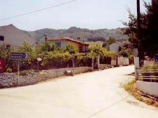 Σκόπελος είναι ένα από τα παλαιότερα χωριά της περιοχής. Το όνομα του μνημονεύεται από πολύ παλιά.
