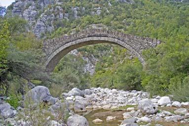 Το έχτισε το ο Τσεπελοβίτης Λάμπρος Χάτσιος, ανοίγοντας το δρόμο για τη Μπάγια (Κήποι) και ταυτόχρονα