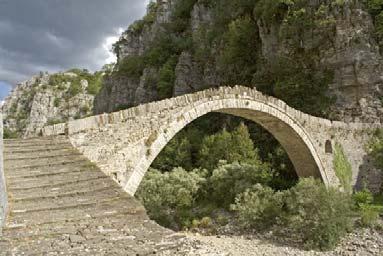 Λέγεται, όμως, και γεφύρι του κυρ-αλέξη επειδή αργότερα το επισκεύασε