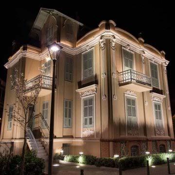 Ένας πλούσιος Βούλγαρος στα 1900 άρχισε να χτίζει τη Βίλα Πετρίδη, στην οδό Αναγεννήσεως κοντά στα δικαστήρια της Θεσσαλονίκης, όντας σίγουρος ότι