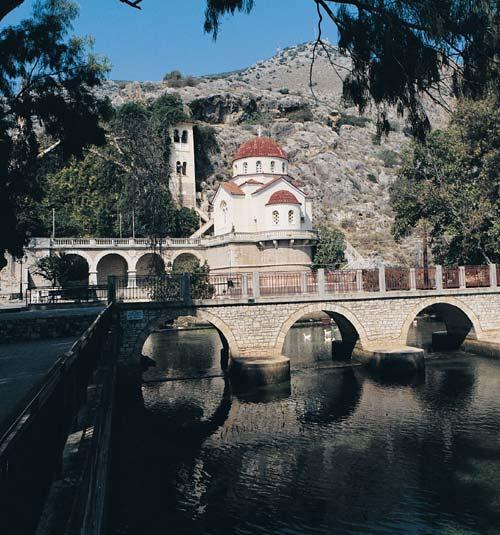 ΠΗΓΑΙΑ ΥΔΑΤΑ Η πηγή του Κεφαλαρίου είναι µια καρστική πηγή υπερχείλισης που αναβλύζει σε υψόµετρο +24,3m µέσα από Κρητιδικούς