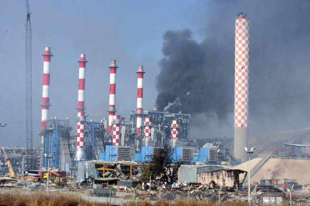 Εικόνα 1.4 : 11 Ιούλη 2011 έκρηξης ηλεκτροπαραγωγικού σταθμού του Βασιλικού[3] Τα καύσιμα που χρησιμοποιούνται σήμερα από την ΑΗΚ για σκοπούς ηλεκτροπαραγωγής είναι το μαζούτ και το ντίζελ.