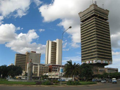 Οι σημαντικότερες πόλεις της Ζάμπιας παρουσιάζονται στον πίνακα που ακολουθεί: Πόλη Πληθυσμός 2000 Πληθυσμός 2012 Ποσοστό Αύξησης 1. Lusaka 1,084,703 3,965,566 265,59% 2.